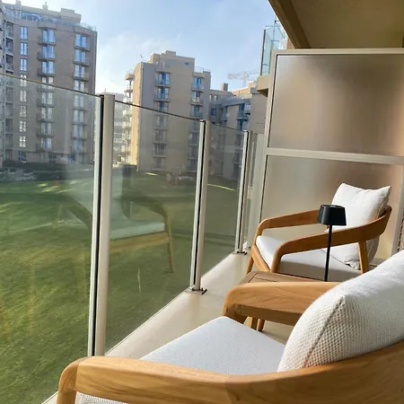 In Near Marina & Golf, Cleaning Included 아파트